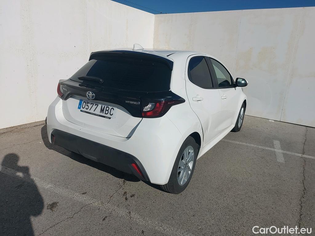  Toyota  Yaris TOYOTA  / 2020 / 5P / berlina con portón 1.5 120H Business Plus #19