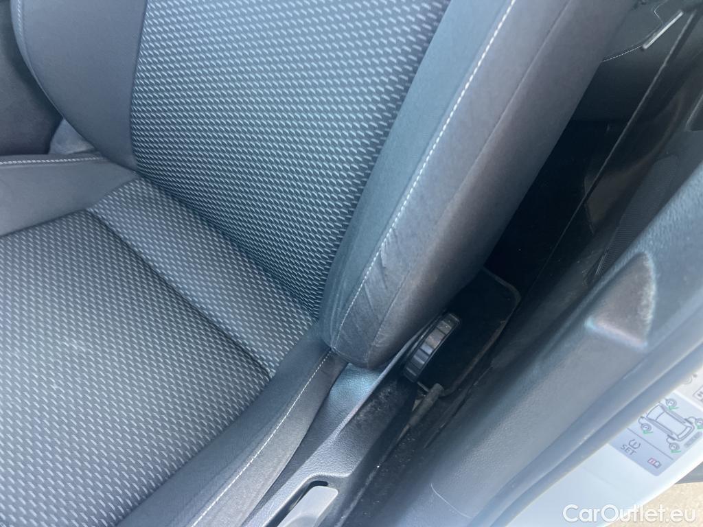  Volkswagen  Golf  VOLKSWAGEN / 2016 / 5P / berlina con portón Ready2Go 1.6 TDI 85kW (115CV) #9