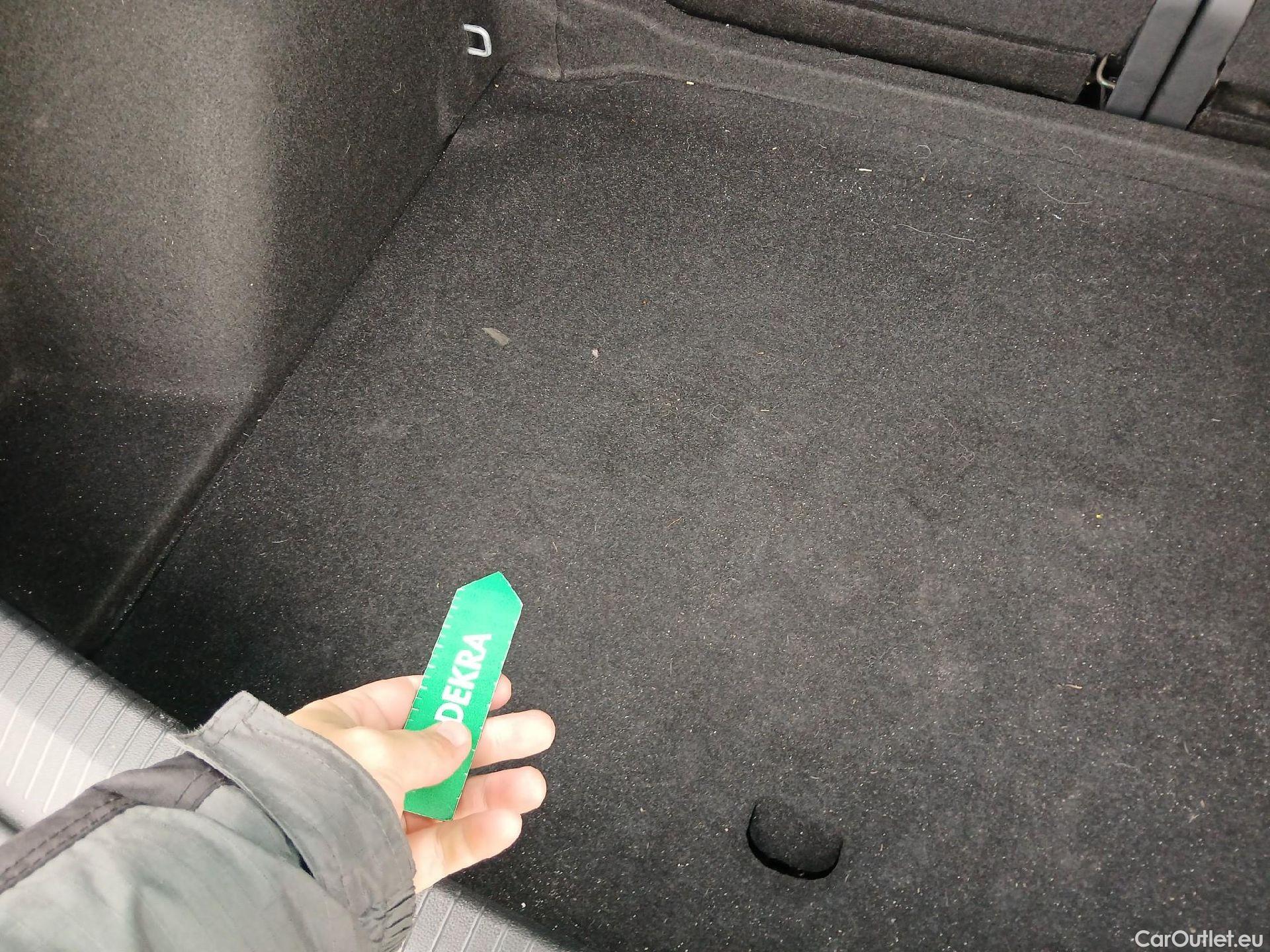  Volkswagen  Tiguan VOLKSWAGEN  / 2020 / 5P / todoterreno R-Line 2.0 TDI 110kW (150CV) DSG #2