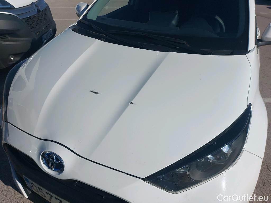  Toyota  Yaris TOYOTA  / 2020 / 5P / berlina con portón 1.5 120H Business Plus #5