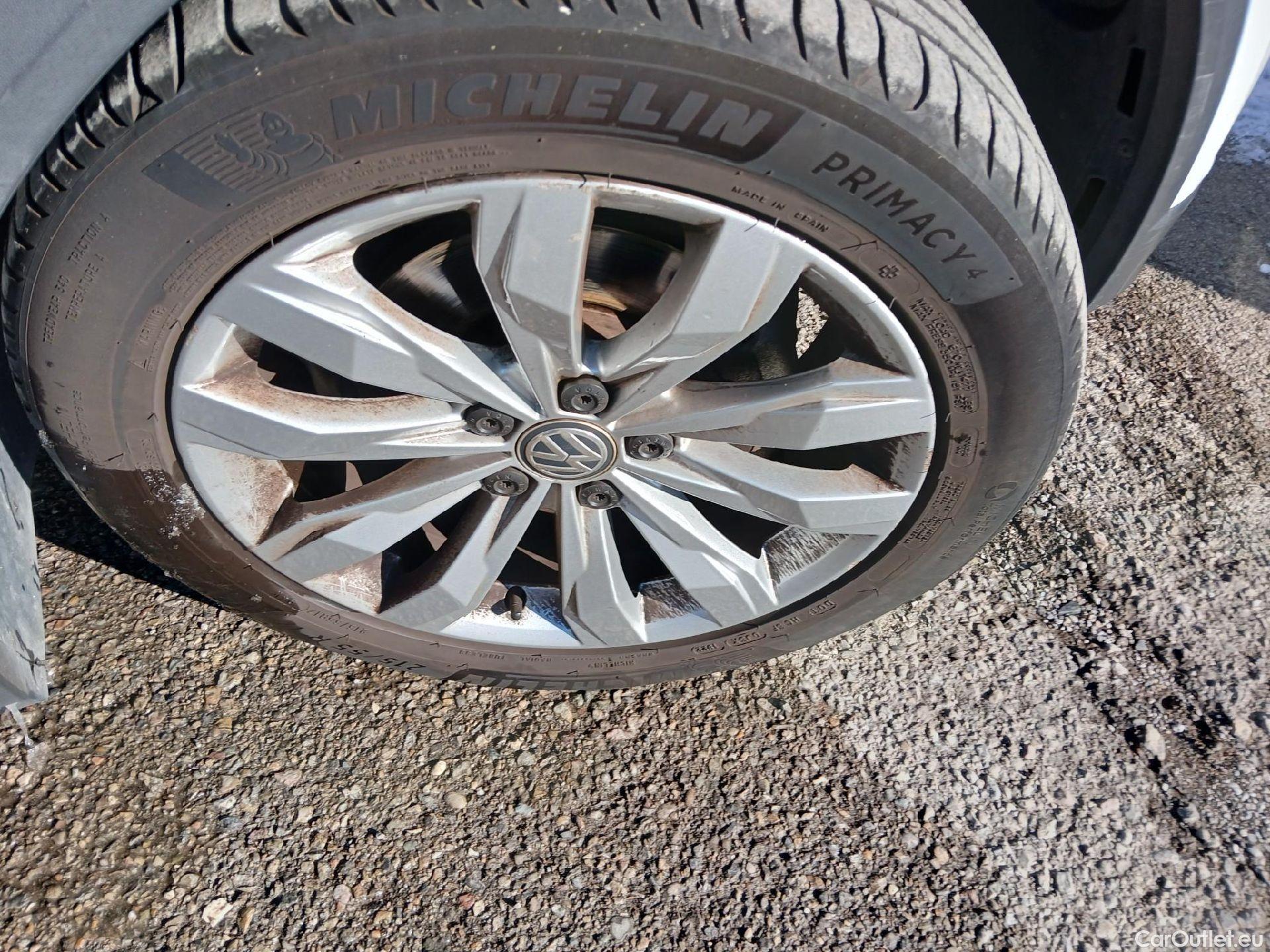  Volkswagen  T-ROC VOLKSWAGEN  / 2017 / 5P / todoterreno Advance 1.0 TSI 85kW (115CV) #24