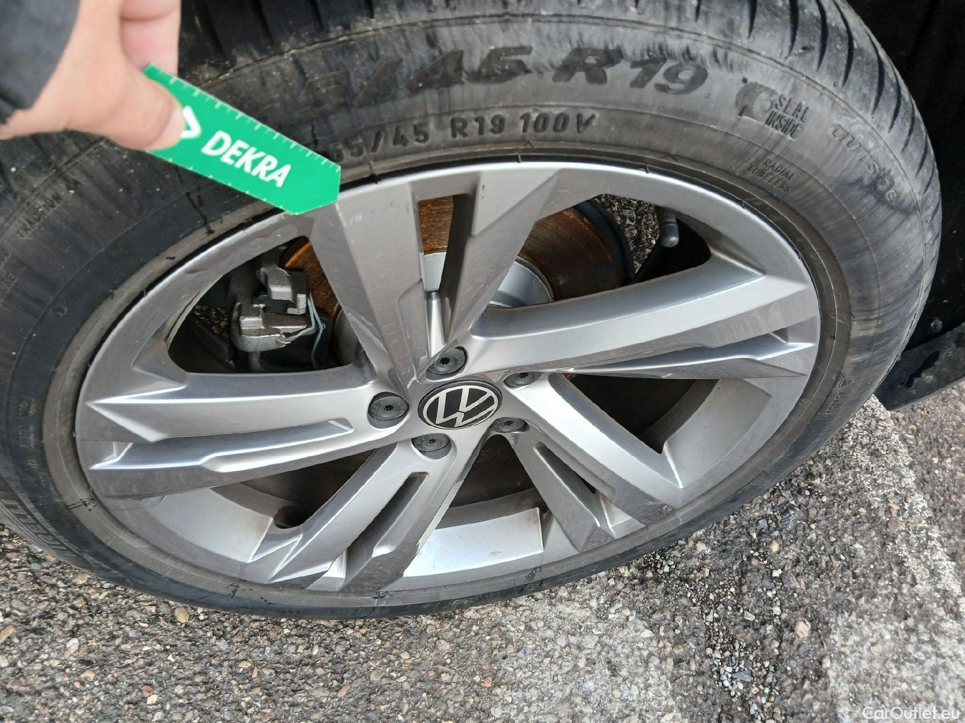  Volkswagen  Tiguan VOLKSWAGEN  / 2020 / 5P / todoterreno R-Line 2.0 TDI 110kW (150CV) DSG #20