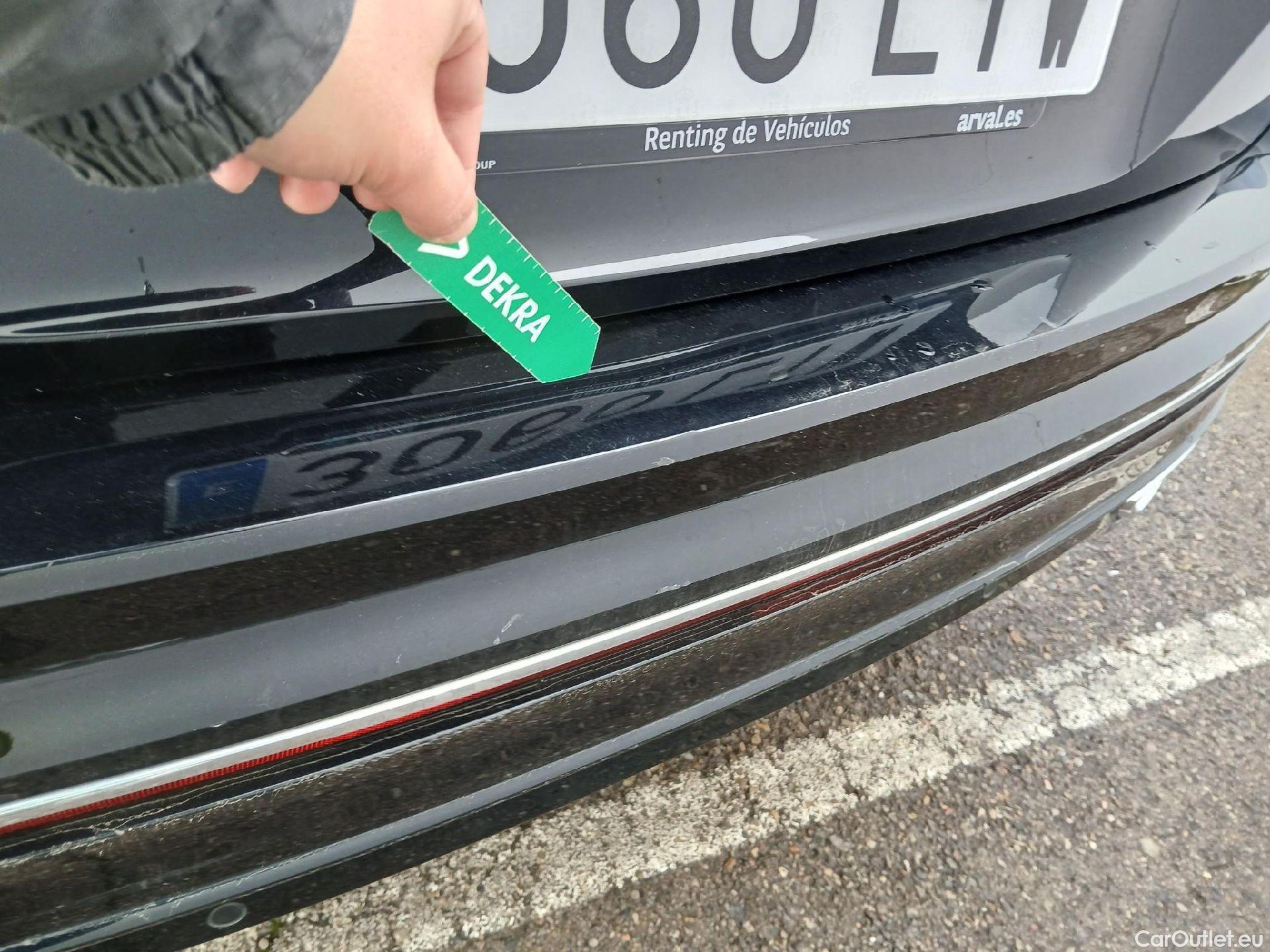  Volkswagen  Tiguan VOLKSWAGEN  / 2020 / 5P / todoterreno R-Line 2.0 TDI 110kW (150CV) DSG #21