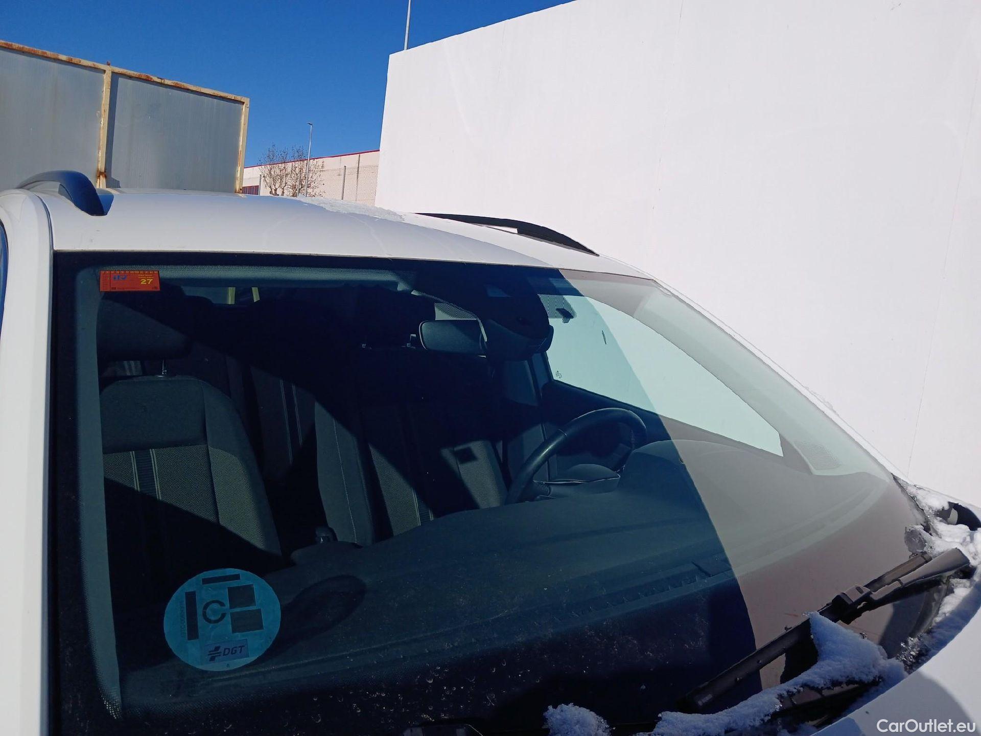  Volkswagen  T-ROC VOLKSWAGEN  / 2017 / 5P / todoterreno Advance 1.0 TSI 85kW (115CV) #3