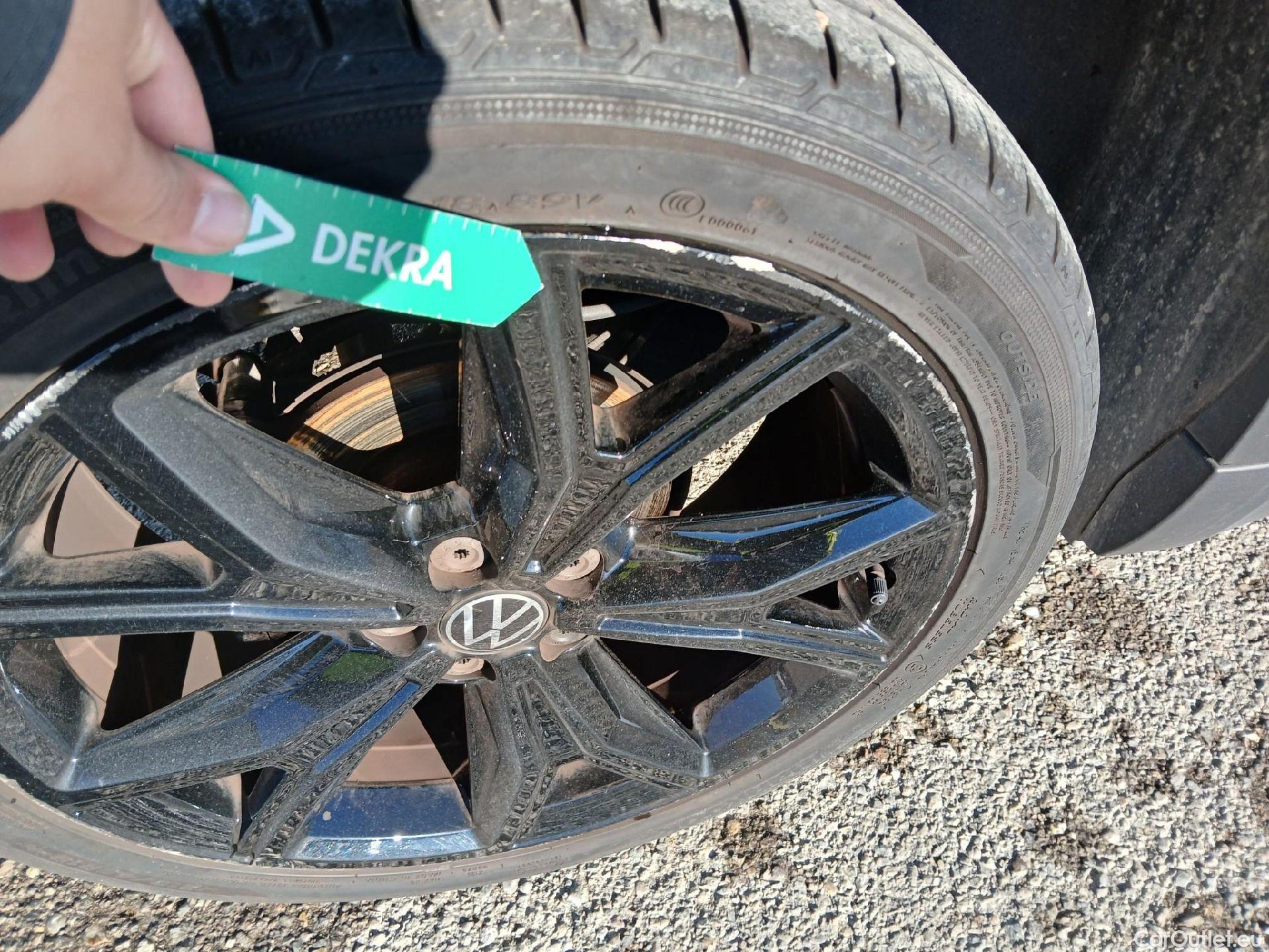  Volkswagen  T-CROSS VOLKSWAGEN  / 2018 / 5P / todoterreno Sport 1.5 TSI 110kW (150CV) DSG #31