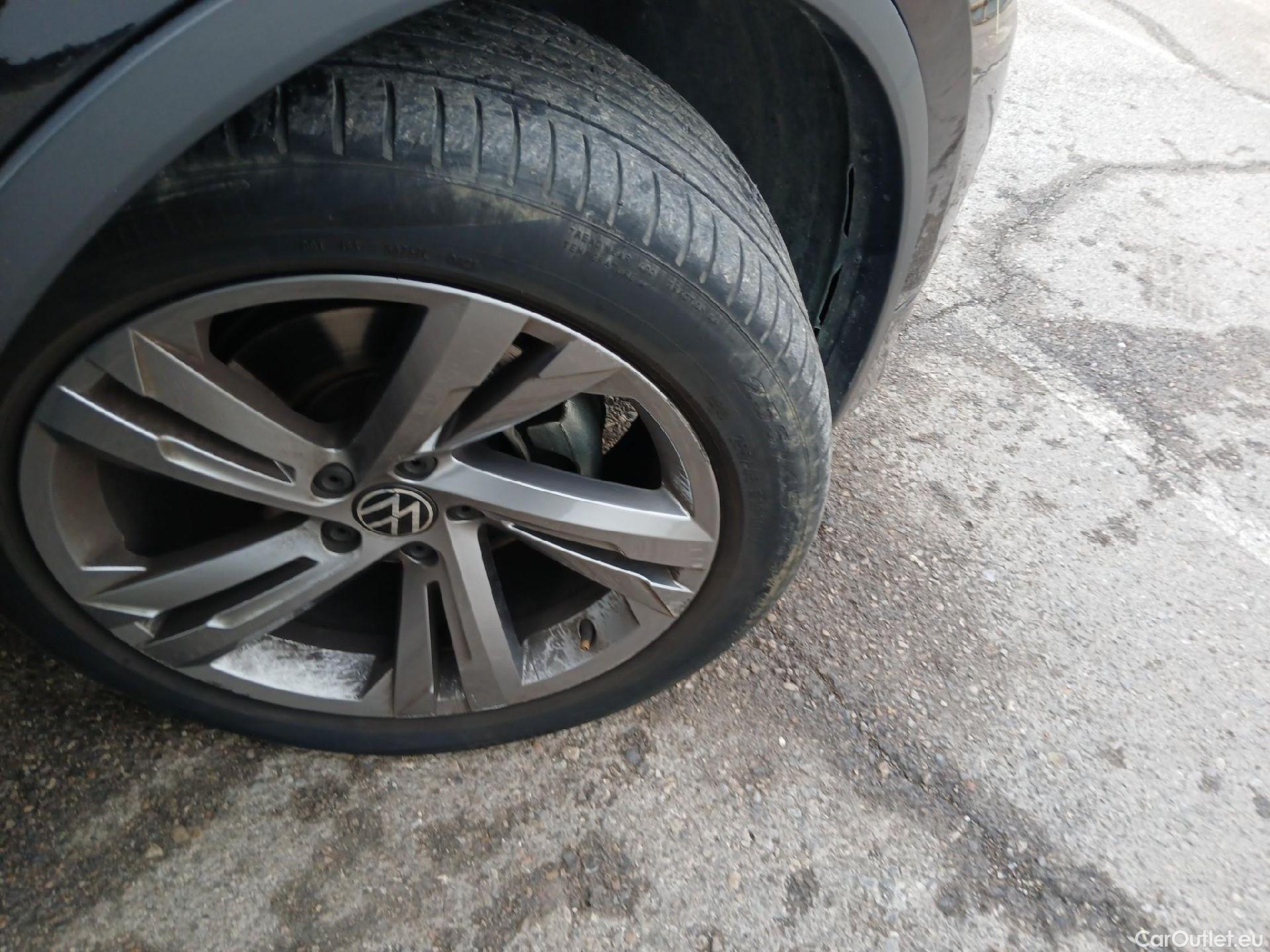  Volkswagen  Tiguan VOLKSWAGEN  / 2020 / 5P / todoterreno R-Line 2.0 TDI 110kW (150CV) DSG #34