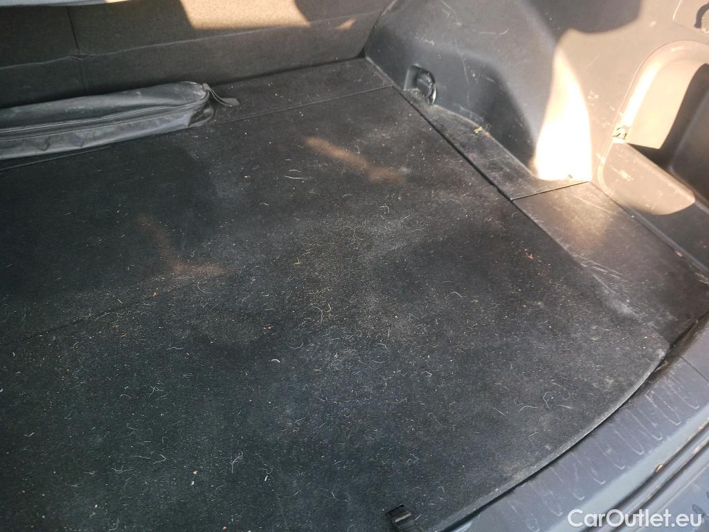  Toyota  RAV4 TOYOTA  / 2018 / 5P / todoterreno 2.5l 220H Advance #4