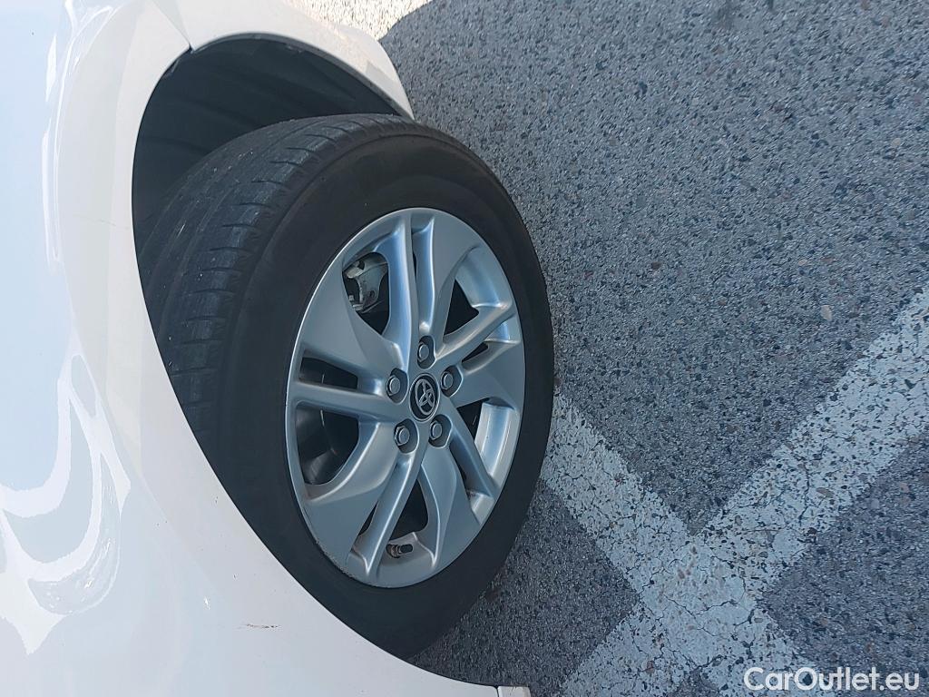  Toyota  Yaris TOYOTA  / 2020 / 5P / berlina con portón 1.5 120H Business Plus #11