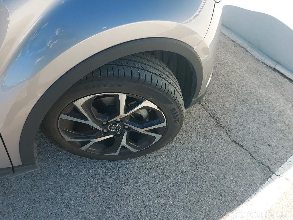  Toyota  C-HR TOYOTA  / 2016 / 5P / todoterreno 1.8 125H Advance (CX) #1