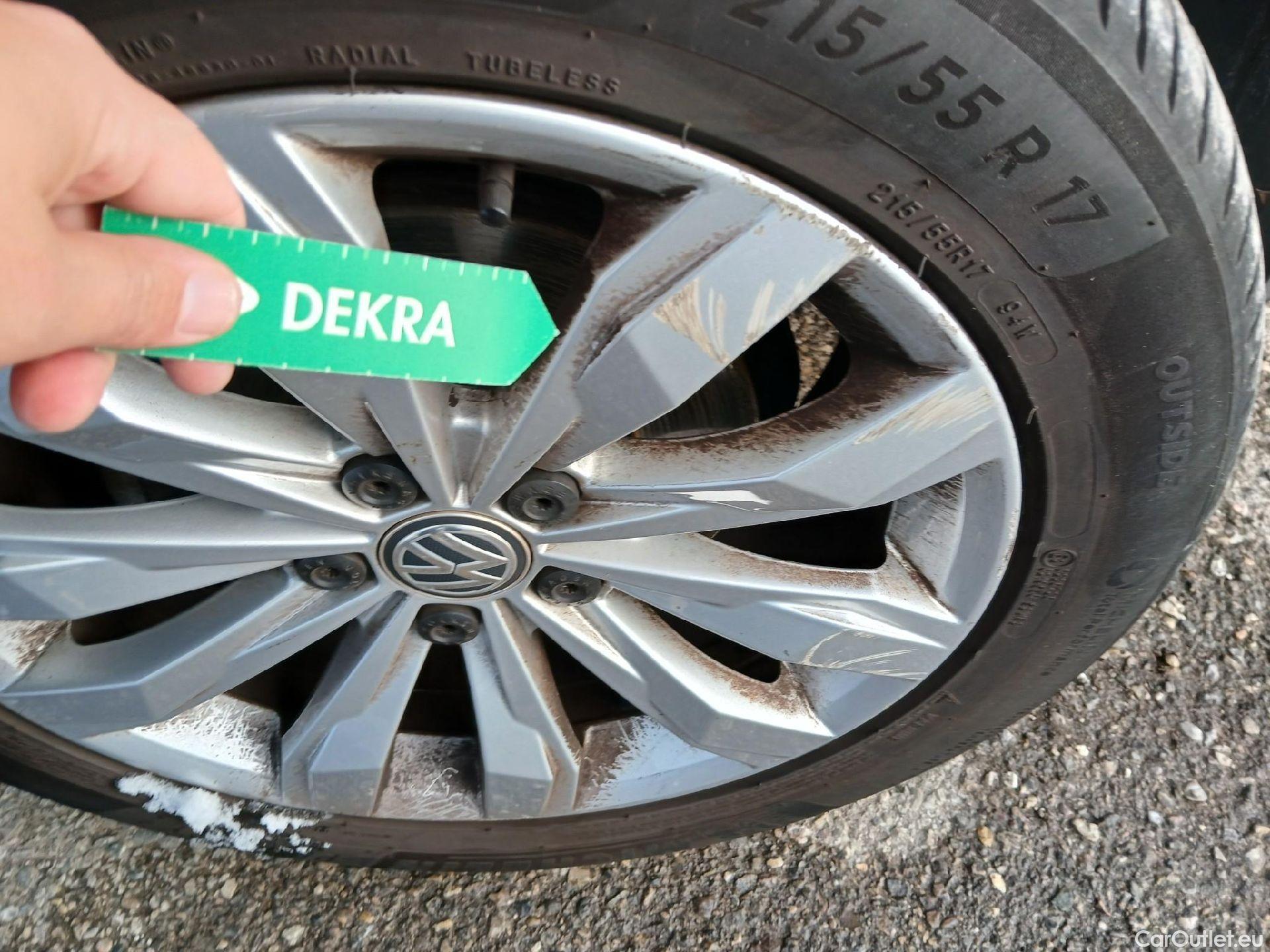  Volkswagen  T-ROC VOLKSWAGEN  / 2017 / 5P / todoterreno Advance 1.0 TSI 85kW (115CV) #4