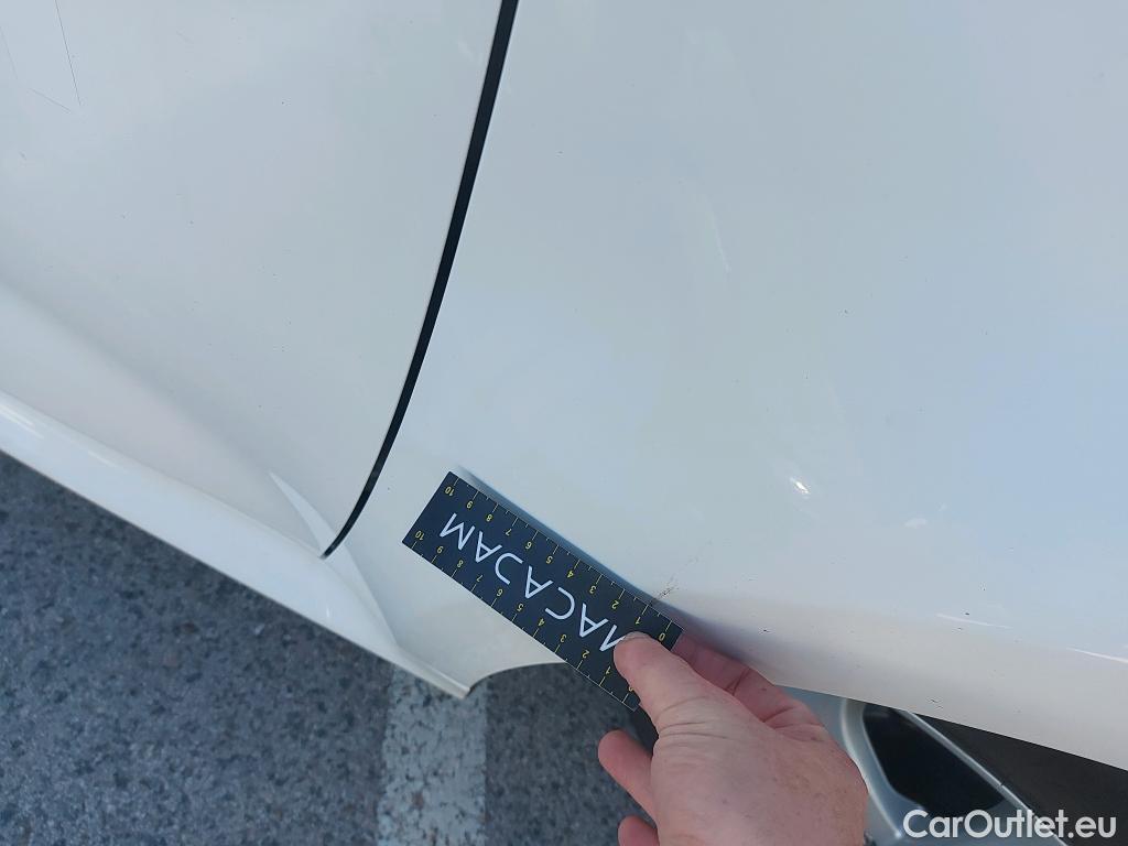  Toyota  Yaris TOYOTA  / 2020 / 5P / berlina con portón 1.5 120H Business Plus #8