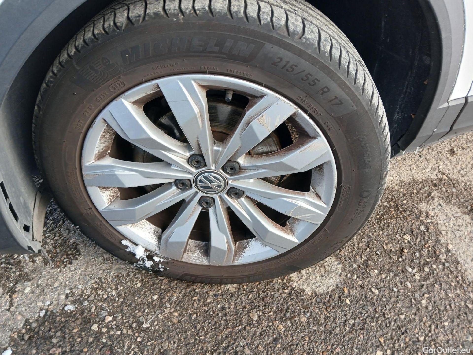  Volkswagen  T-ROC VOLKSWAGEN  / 2017 / 5P / todoterreno Advance 1.0 TSI 85kW (115CV) #6