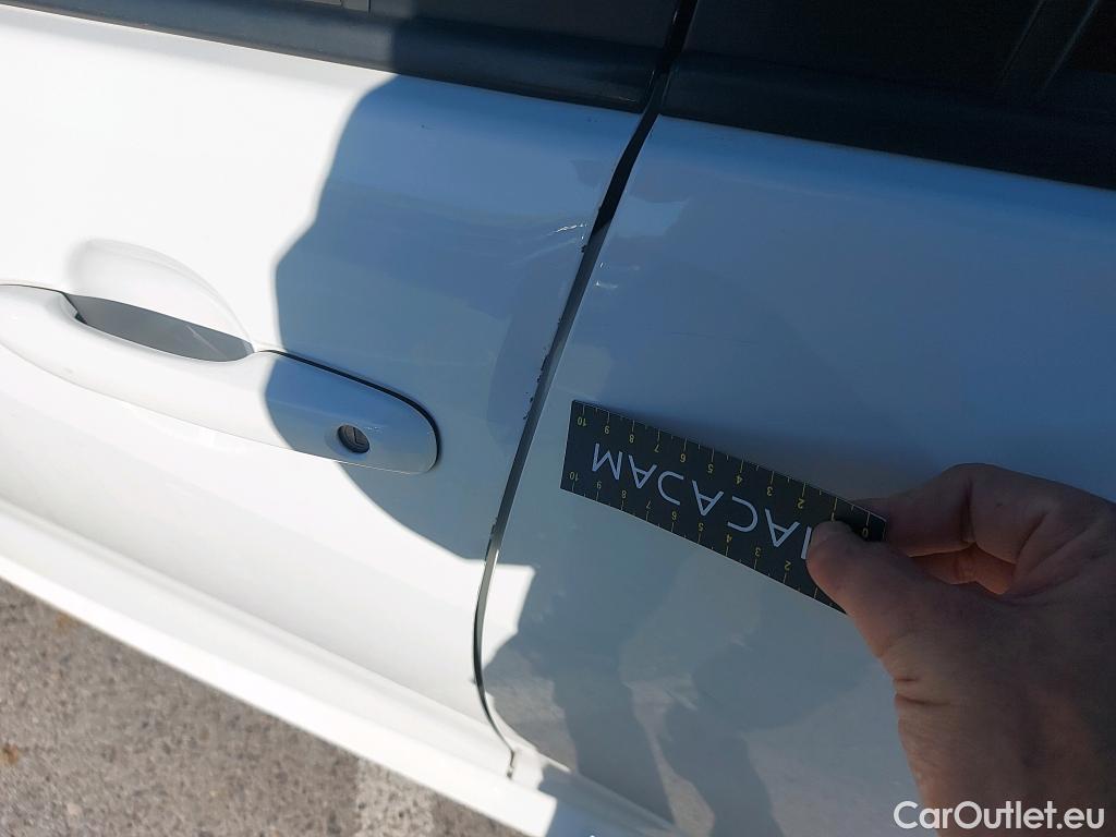  Toyota  Yaris TOYOTA  / 2020 / 5P / berlina con portón 1.5 120H Business Plus #10