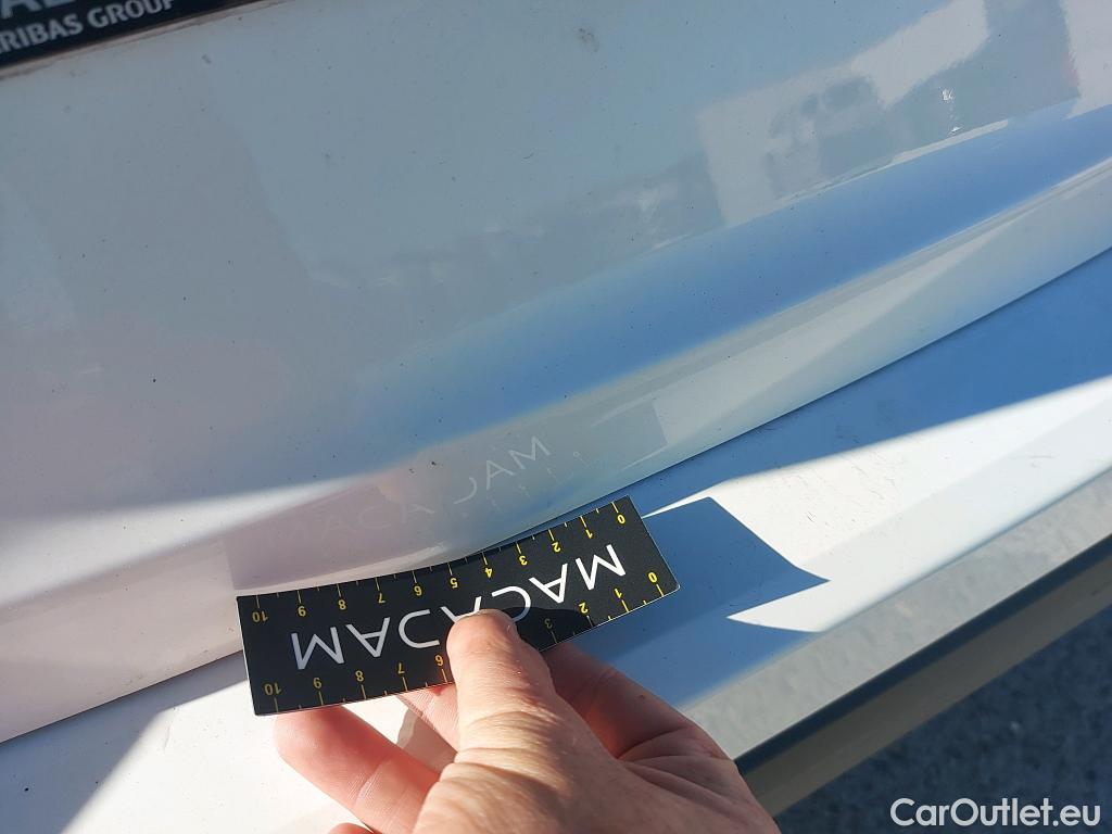  Toyota  Yaris TOYOTA  / 2020 / 5P / berlina con portón 1.5 120H Business Plus #2