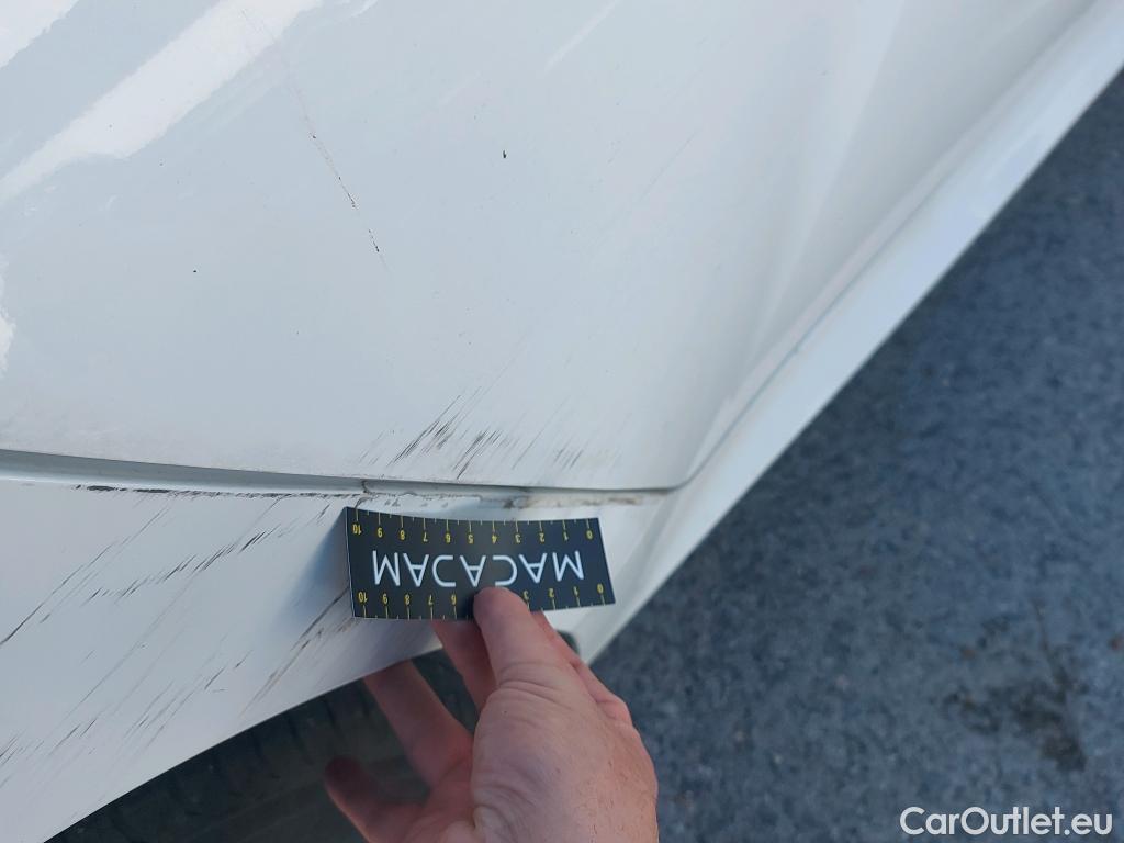  Toyota  Yaris TOYOTA  / 2020 / 5P / berlina con portón 1.5 120H Business Plus #16