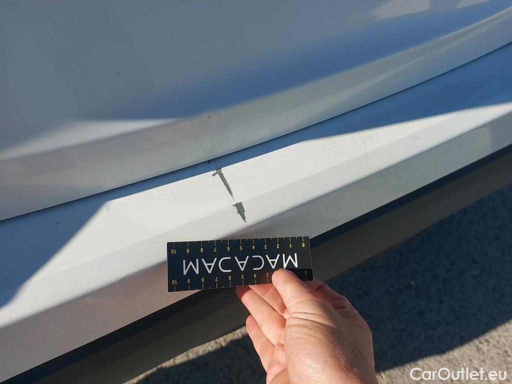  Toyota  Yaris TOYOTA  / 2020 / 5P / berlina con portón 1.5 120H Business Plus #20