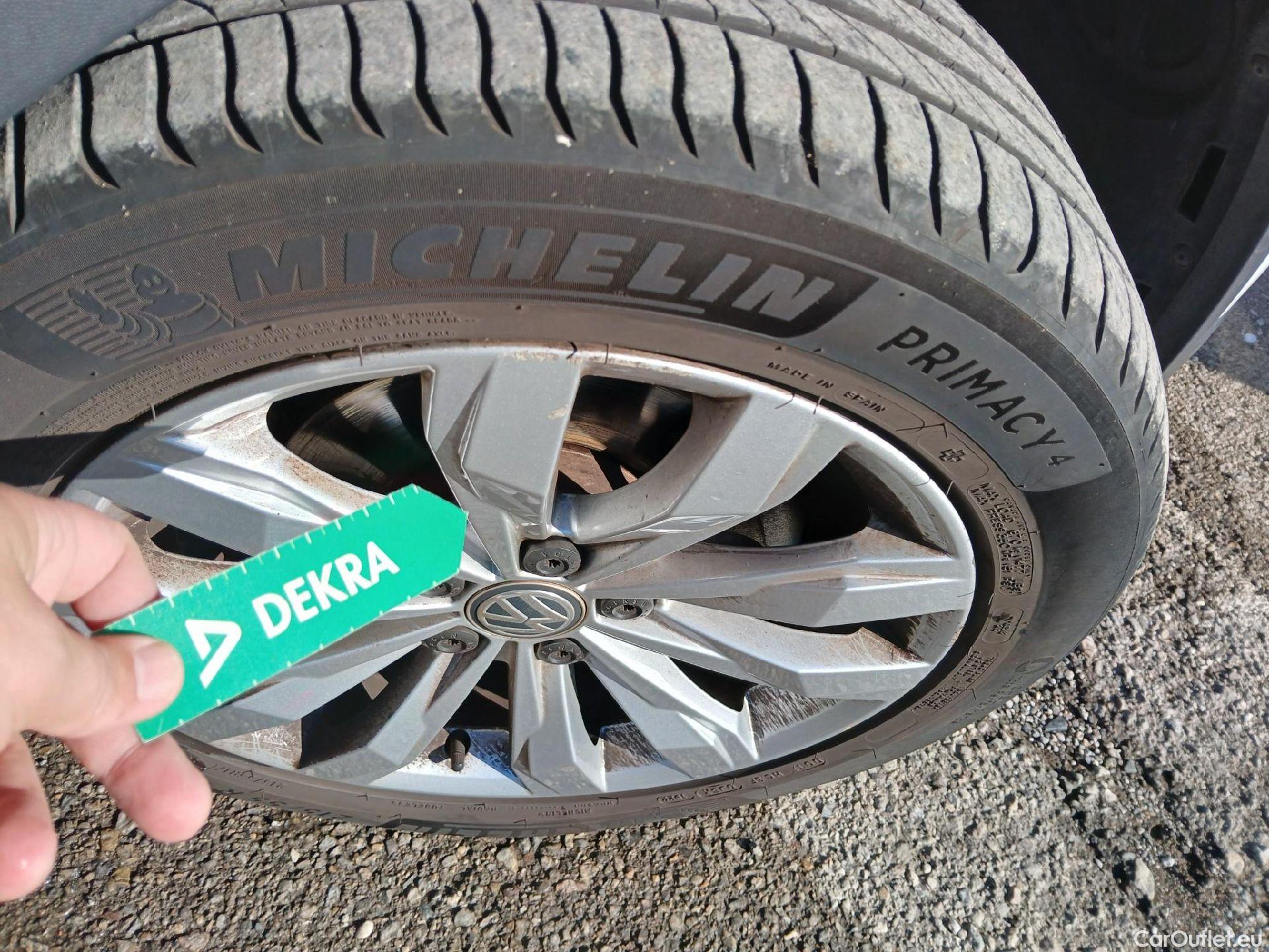  Volkswagen  T-ROC VOLKSWAGEN  / 2017 / 5P / todoterreno Advance 1.0 TSI 85kW (115CV) #22