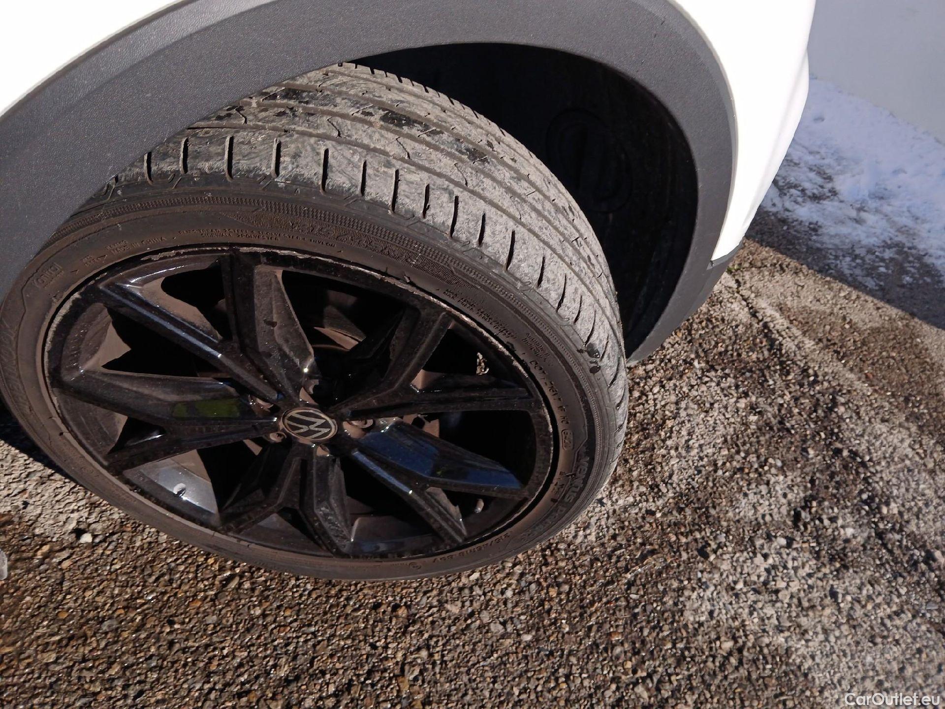  Volkswagen  T-CROSS VOLKSWAGEN  / 2018 / 5P / todoterreno Sport 1.5 TSI 110kW (150CV) DSG #40