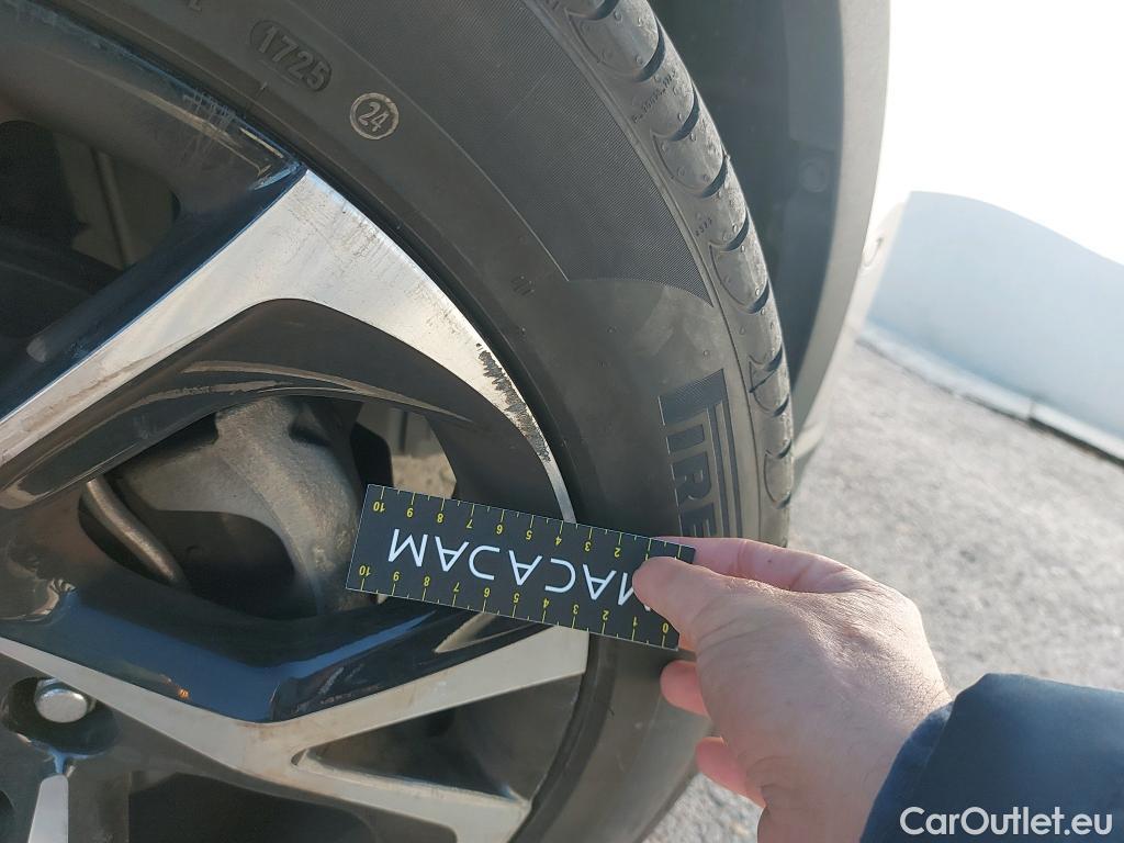  Toyota  C-HR TOYOTA  / 2016 / 5P / todoterreno 1.8 125H Advance (CX) #2