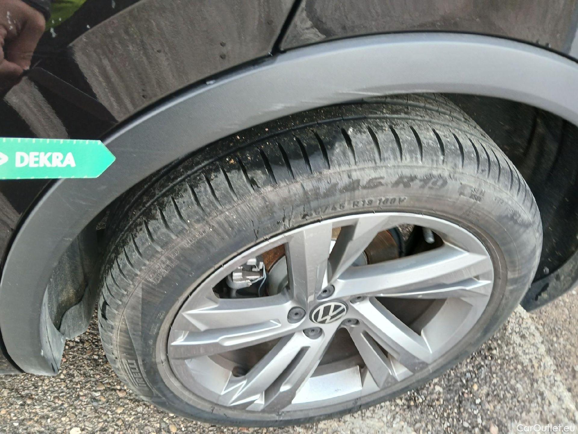  Volkswagen  Tiguan VOLKSWAGEN  / 2020 / 5P / todoterreno R-Line 2.0 TDI 110kW (150CV) DSG #17