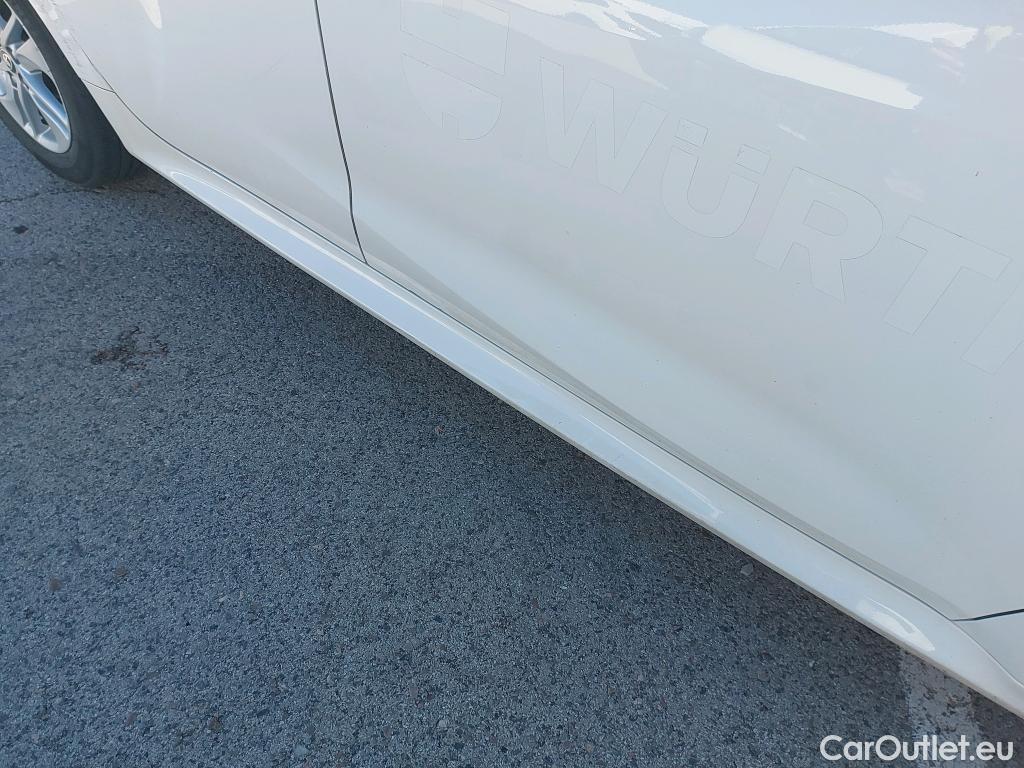  Toyota  Yaris TOYOTA  / 2020 / 5P / berlina con portón 1.5 120H Business Plus #13