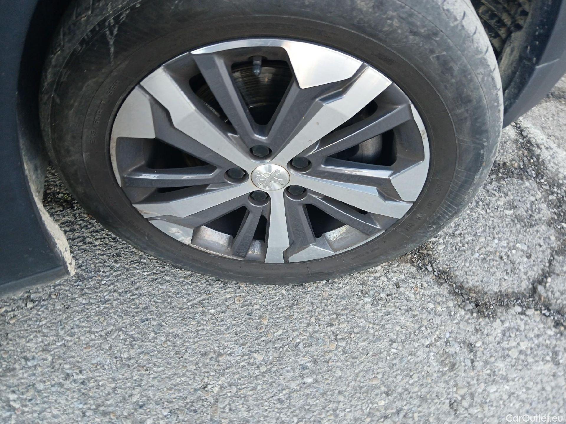  Peugeot  RIFTER PEUGEOT  / 2018 / 5P / monovolumen compacto GT Line Long BlueHDi 96kW #41