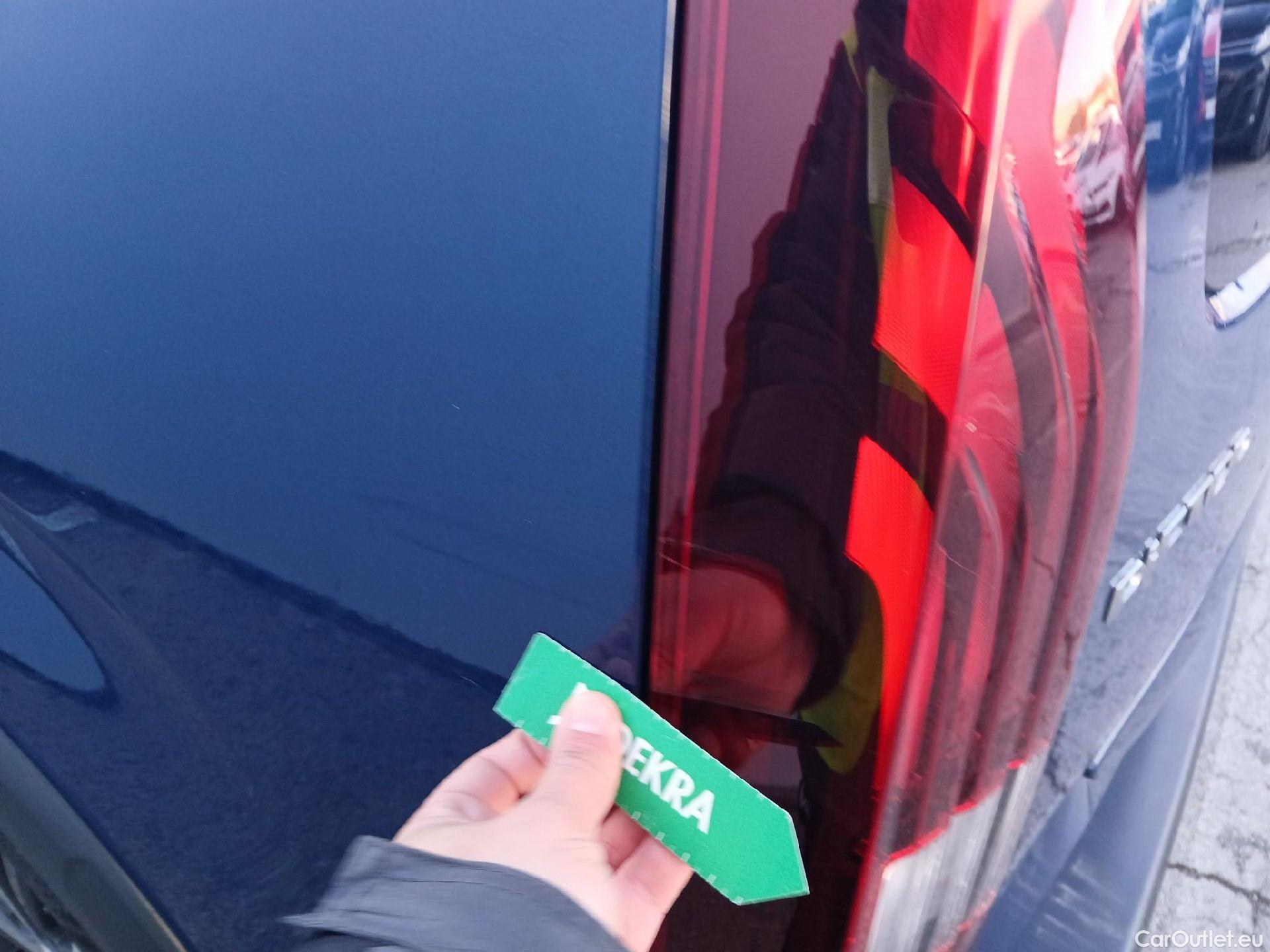  Peugeot  RIFTER PEUGEOT  / 2018 / 5P / monovolumen compacto GT Line Long BlueHDi 96kW #21