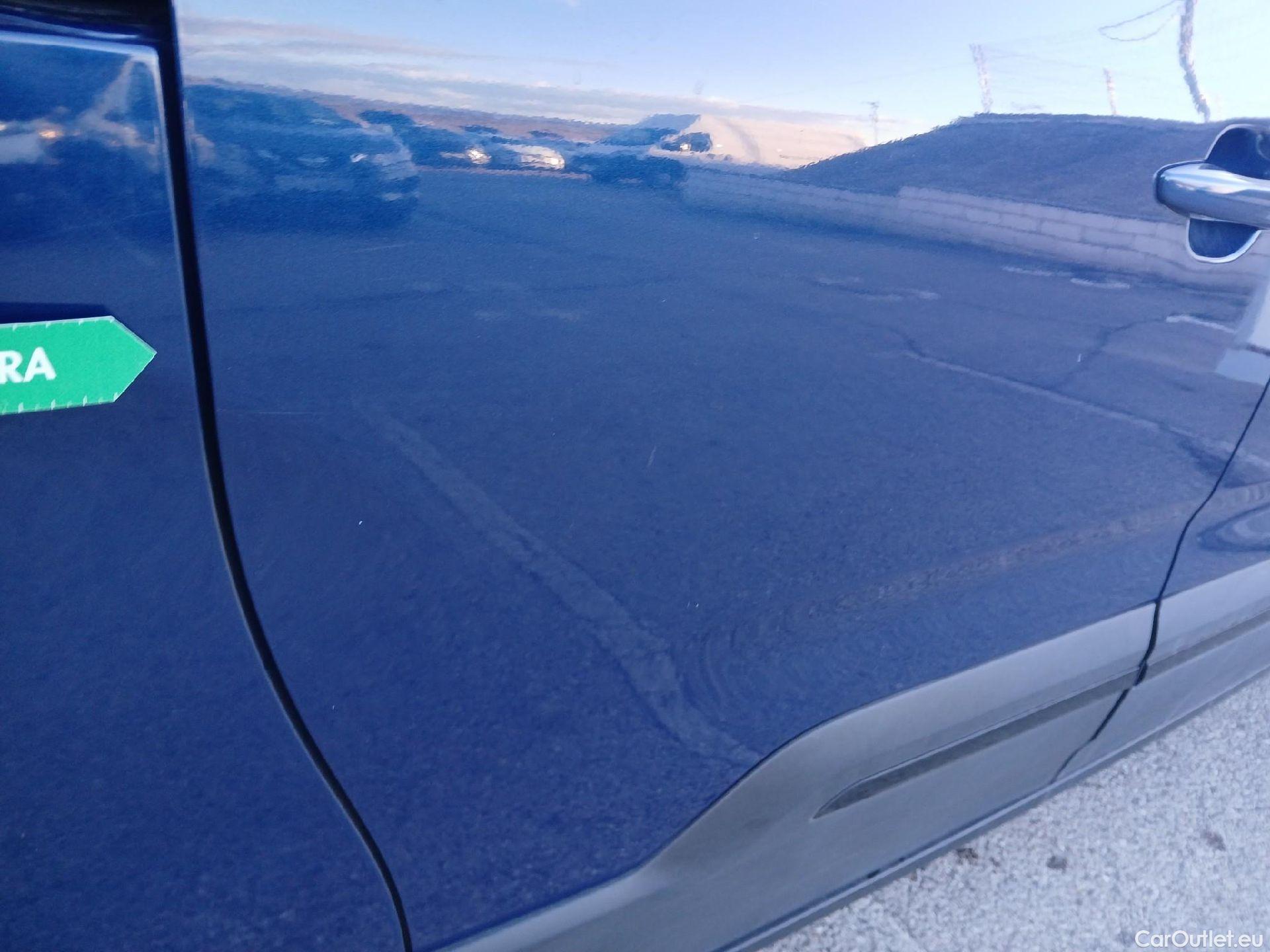  Peugeot  RIFTER PEUGEOT  / 2018 / 5P / monovolumen compacto GT Line Long BlueHDi 96kW #36