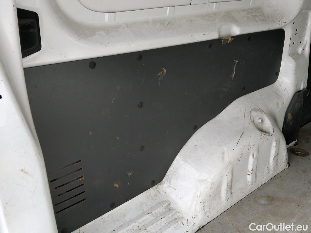  Citroen  Jumpy CITROEN  / 2016 / 4P / furgón DC Abatib Talla XL BlueHDi 120 Control  RAMPA DE ACCESO #25