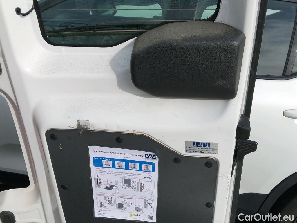  Citroen  Jumpy CITROEN  / 2016 / 4P / furgón DC Abatib Talla XL BlueHDi 120 Control  RAMPA DE ACCESO #10