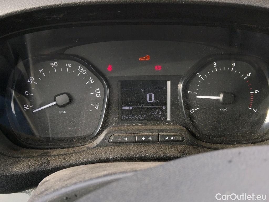  Citroen  Jumpy CITROEN  / 2016 / 4P / furgón DC Abatib Talla XL BlueHDi 120 Control  RAMPA DE ACCESO #47