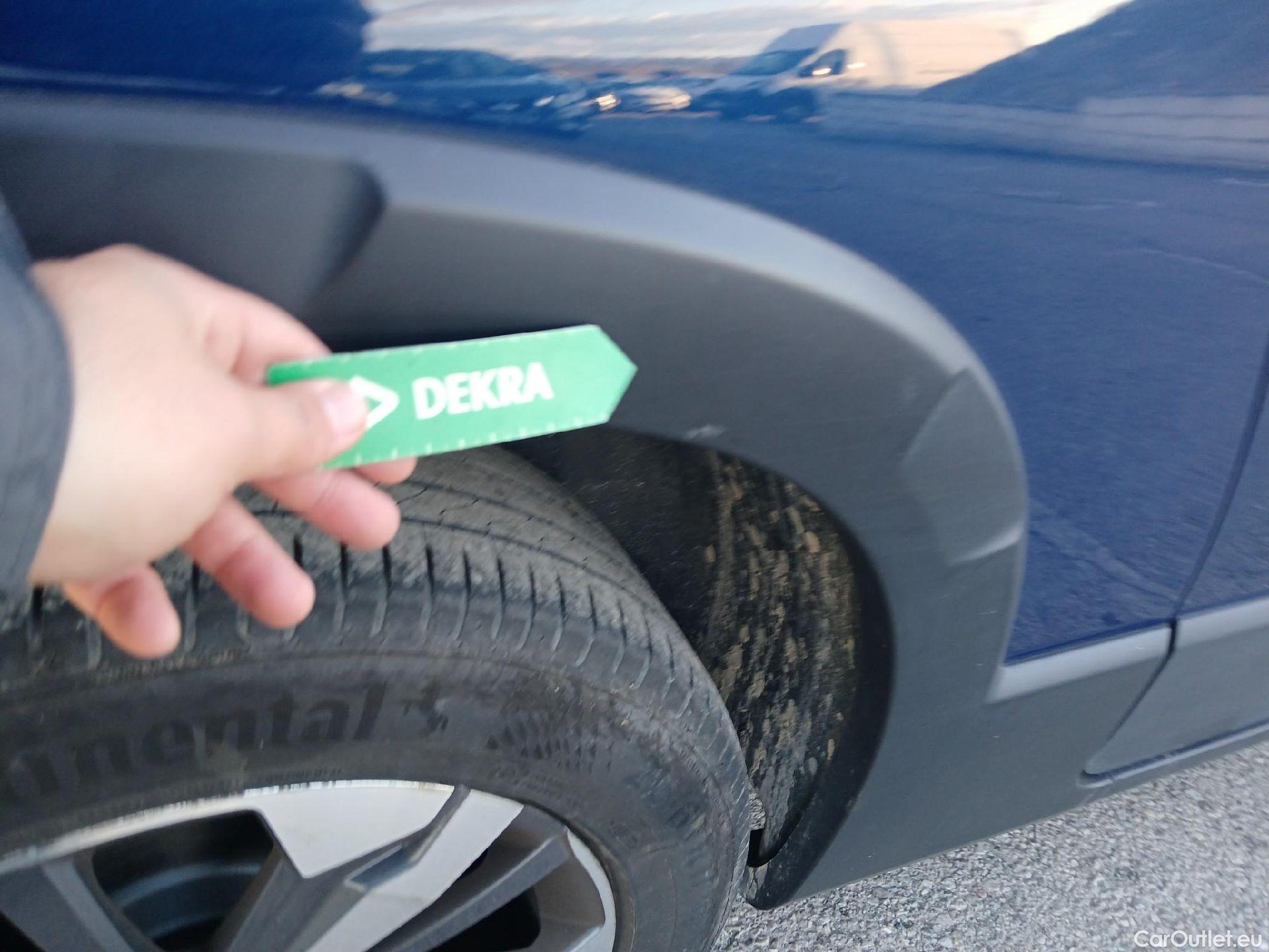  Peugeot  RIFTER PEUGEOT  / 2018 / 5P / monovolumen compacto GT Line Long BlueHDi 96kW #32