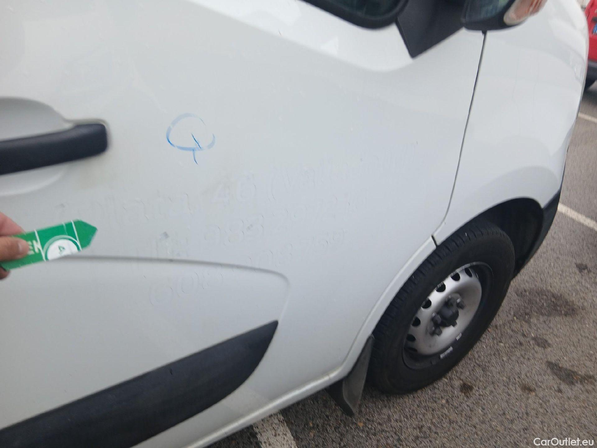  Nissan  NV400 NISSAN  / 2011 / 4P / furgón L2H2 3,5T 2.3dCi 99kW FWD Optima #45