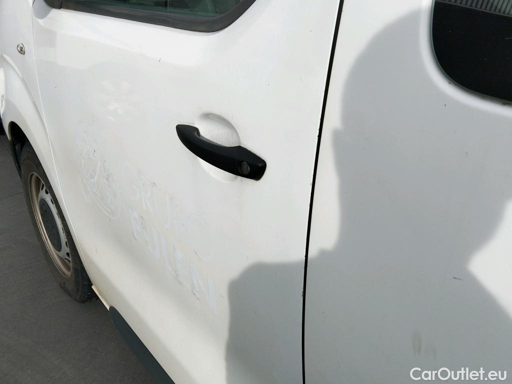  Citroen  Jumpy CITROEN  / 2016 / 4P / furgón DC Abatib Talla XL BlueHDi 120 Control  RAMPA DE ACCESO #44