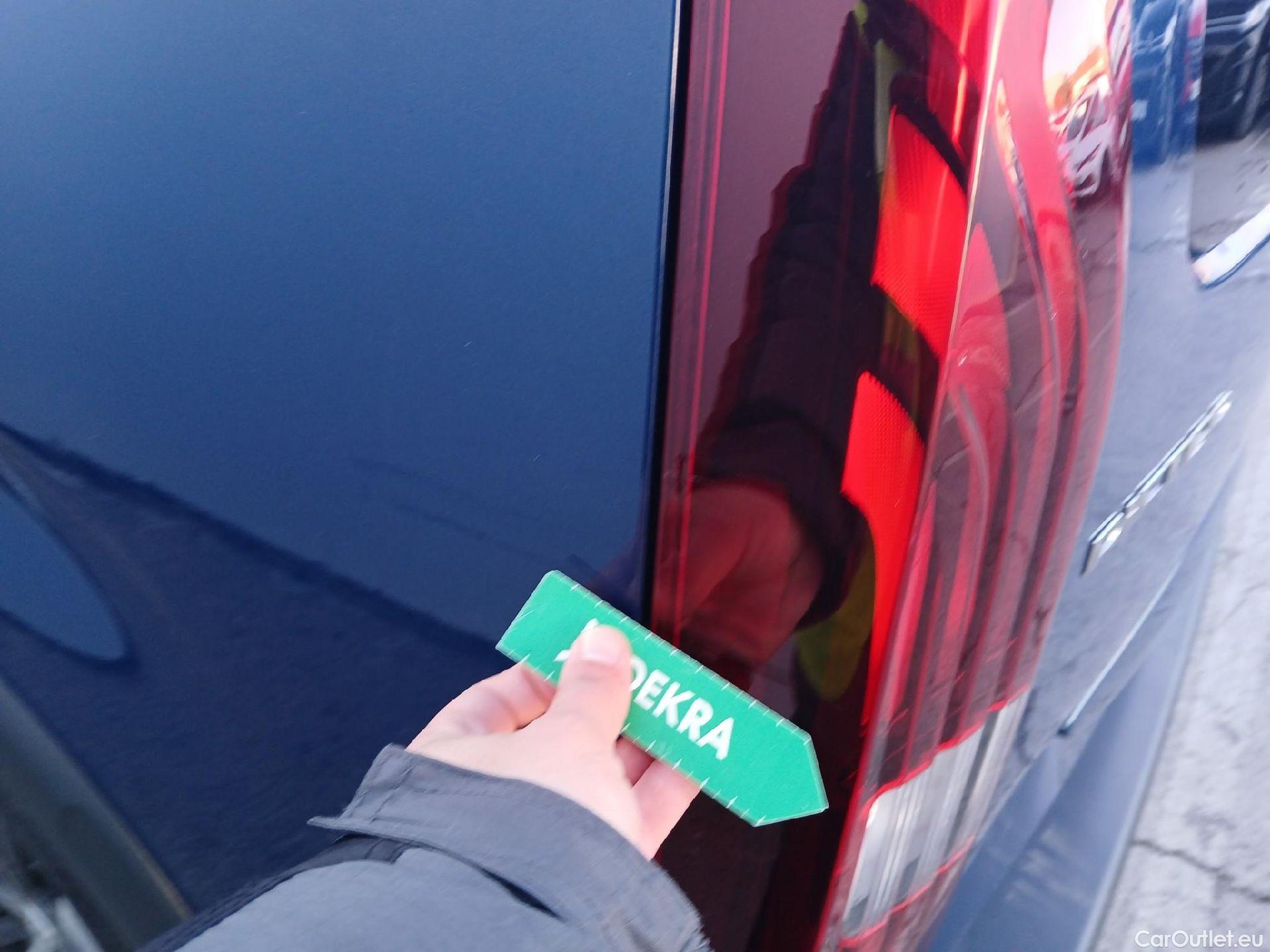  Peugeot  RIFTER PEUGEOT  / 2018 / 5P / monovolumen compacto GT Line Long BlueHDi 96kW #22