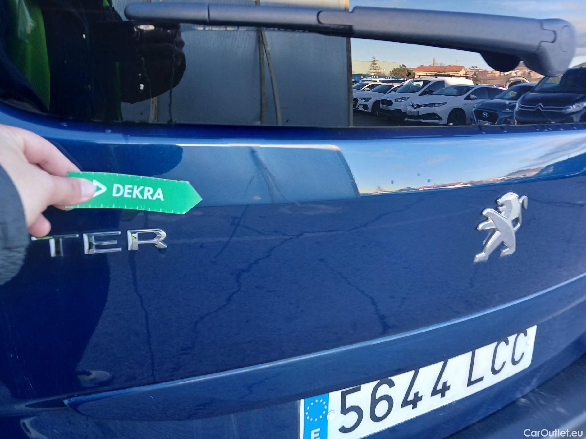  Peugeot  RIFTER PEUGEOT  / 2018 / 5P / monovolumen compacto GT Line Long BlueHDi 96kW #24