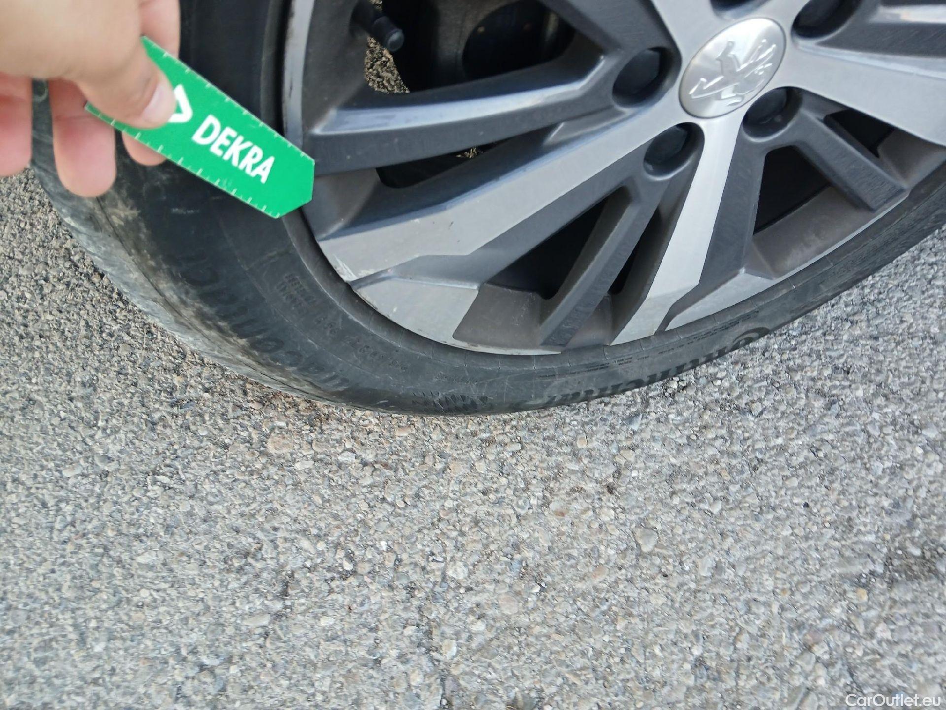  Peugeot  RIFTER PEUGEOT  / 2018 / 5P / monovolumen compacto GT Line Long BlueHDi 96kW #28