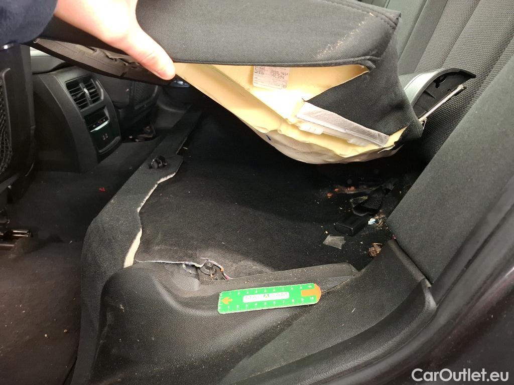  Bmw  Serie 3 BMW Série 3 Berline / 2018 / 4P / Berline 318d 150ch Business Design BVA8 #55