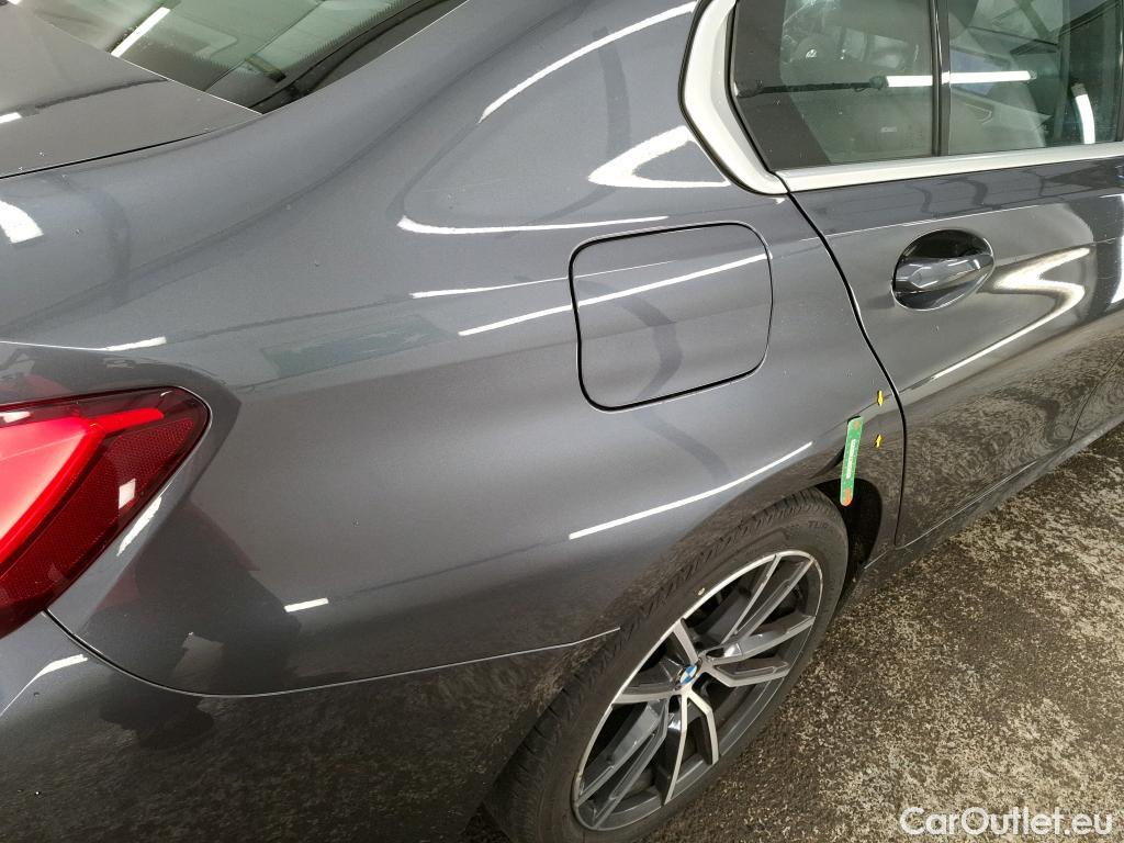  Bmw  Serie 3 BMW Série 3 Berline / 2018 / 4P / Berline 318d 150ch Business Design BVA8 #40