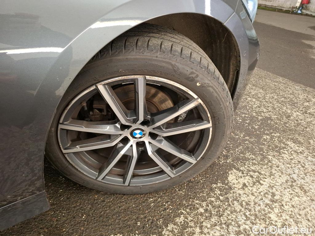  Bmw  Serie 3 BMW Série 3 Berline / 2018 / 4P / Berline 318d 150ch Business Design BVA8 #25