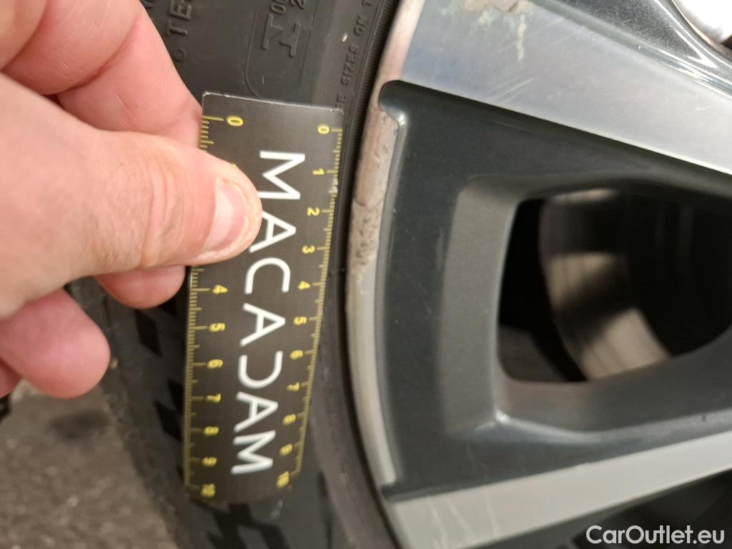  Bmw  Serie 3 BMW Série 3 Touring / 2018 / 5P / Break 318d 150ch Business Design BVA8 #3