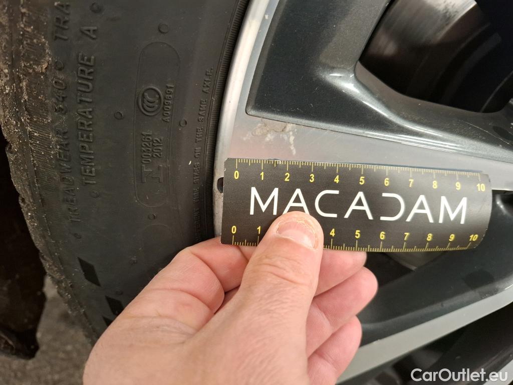  Bmw  Serie 3 BMW Série 3 Touring / 2018 / 5P / Break 318d 150ch Business Design BVA8 #2