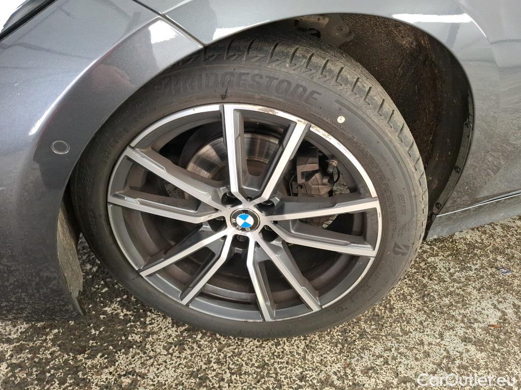  Bmw  Serie 3 BMW Série 3 Berline / 2018 / 4P / Berline 318d 150ch Business Design BVA8 #14
