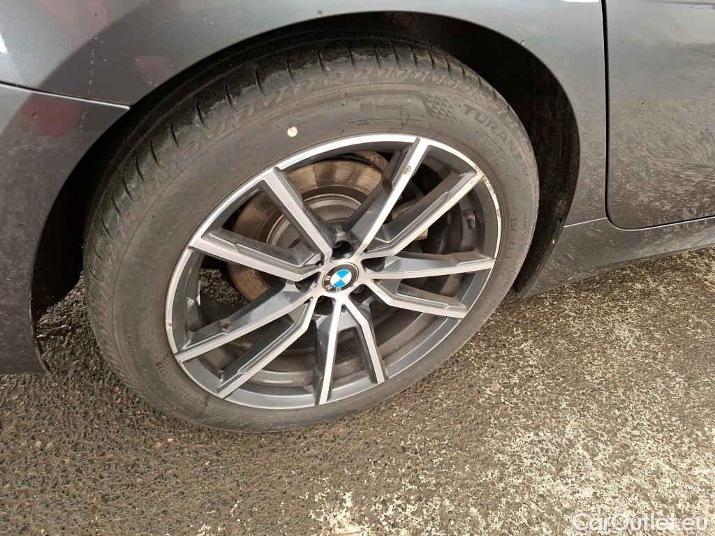 Bmw  Serie 3 BMW Série 3 Berline / 2018 / 4P / Berline 318d 150ch Business Design BVA8 #19