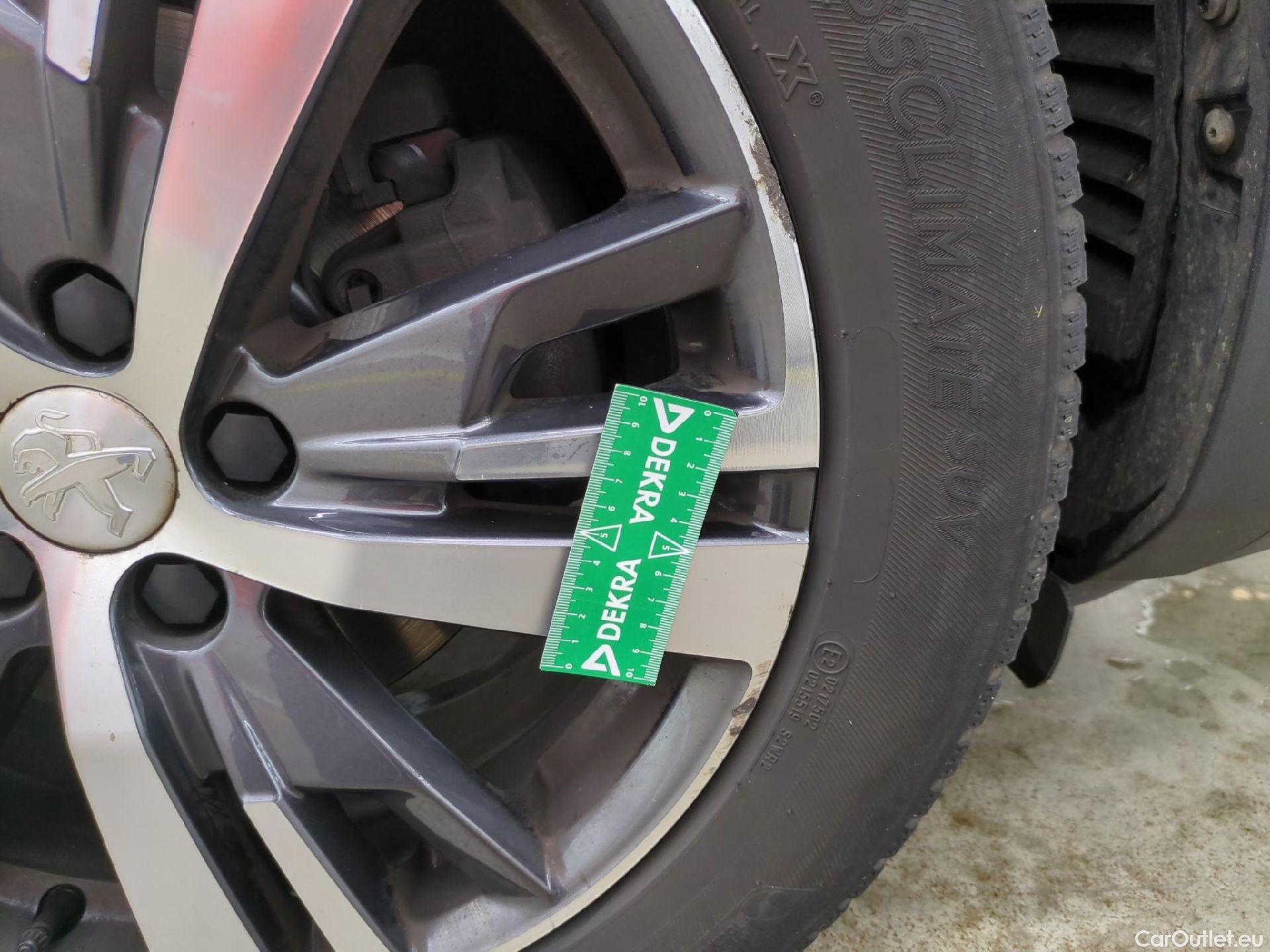  Peugeot  3008  Allure Pack 1.5 HDi 130CV BVA8 E6d #27