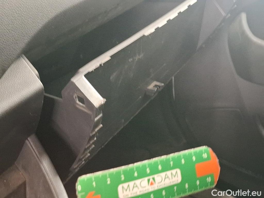  Nissan  NV400 NISSAN  / 2014 / 4P / Fourgon tôlé L2H2 2.3 dCi 165 EUVI S/S 3t5 N-Connecta #57