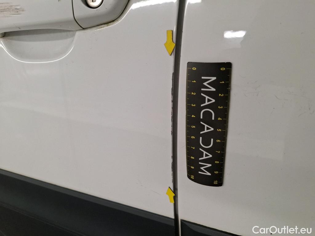  Citroen  C3  Société Feel 1.5 BlueHDI 100CV BVM6 E6d #4