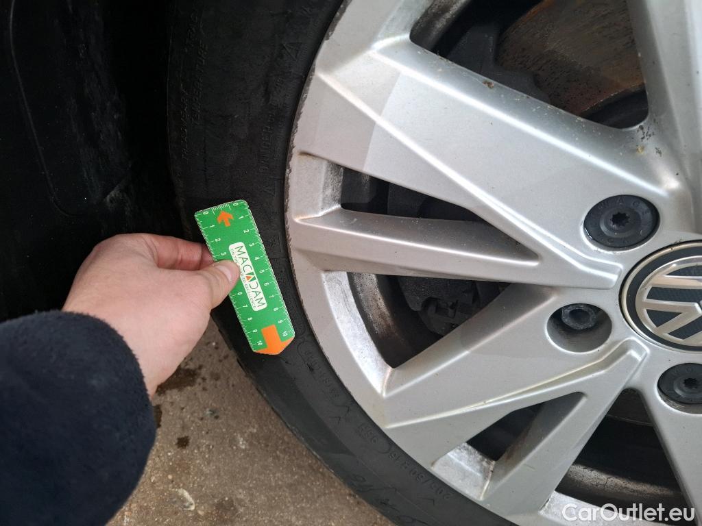  Volkswagen  Touran  IQ.Drive Start-Stop 2.0 TDI 150CV BVA7 E6dT #26