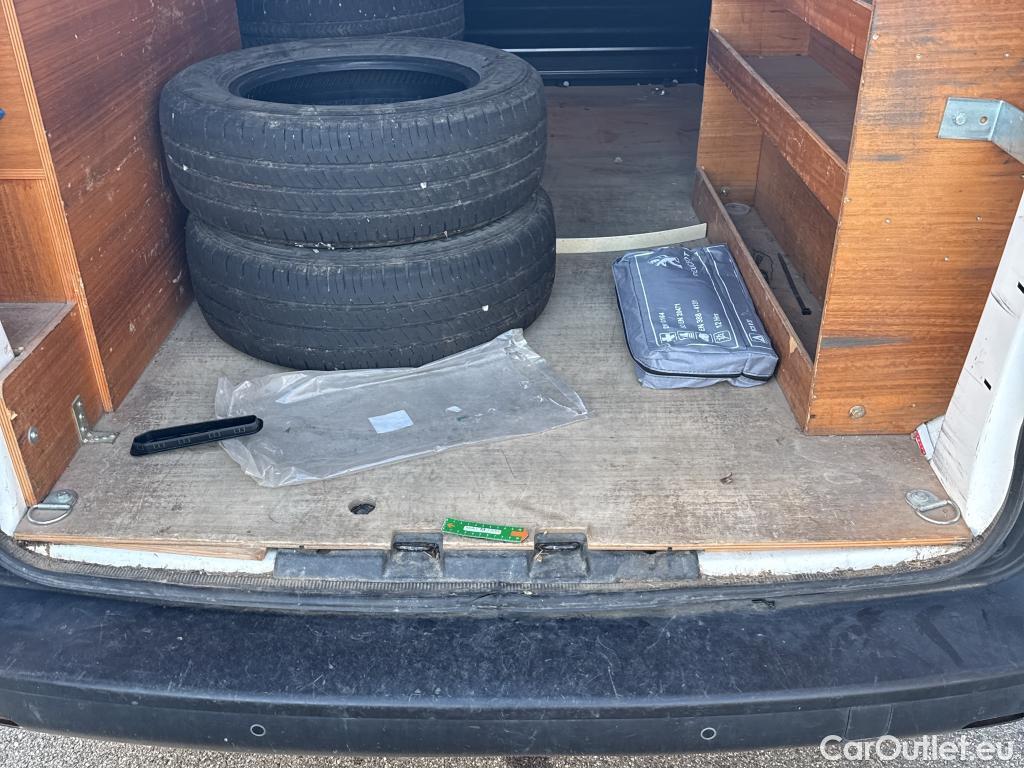  Peugeot  Expert  Fourgon Premium L2 1.5 HDi 120CV BVM6 E6d #18