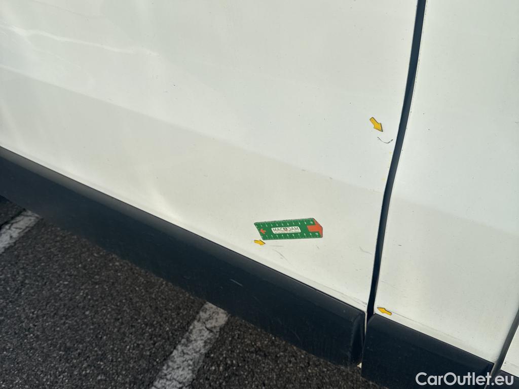  Renault  Trafic RENAULT  / 2019 / 4P / Fourgon tole FG GCF L1H1 1000 dCi 120 #40